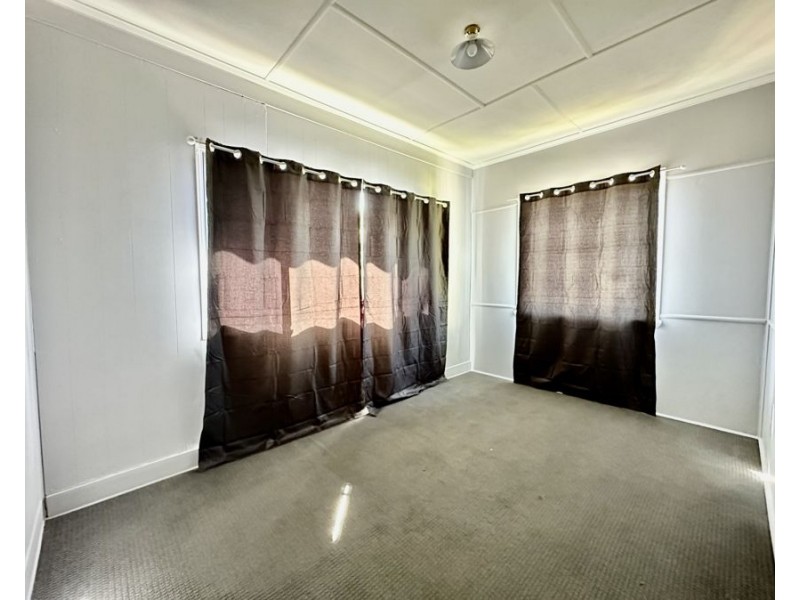 2 Marian St, Booval QLD 4304