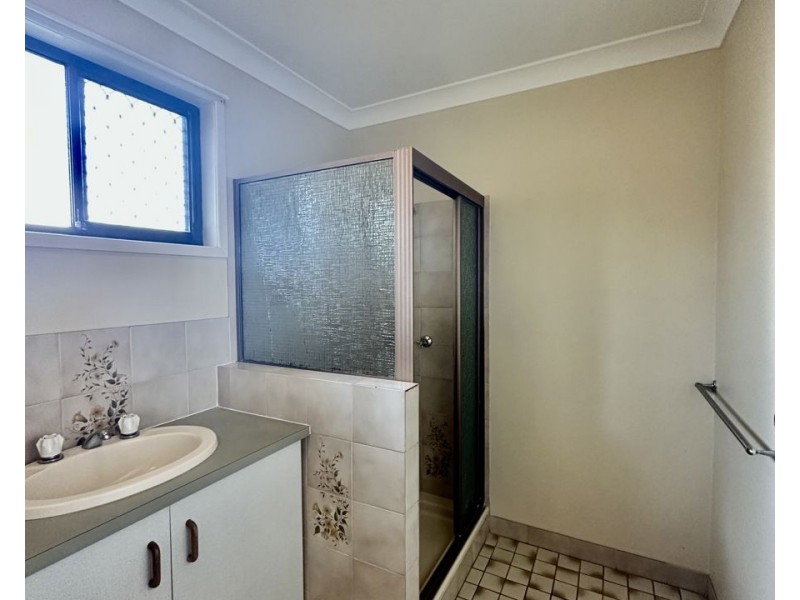 1/2 Belcher Dr, Glenvale QLD 4350