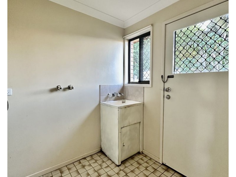 1/2 Belcher Dr, Glenvale QLD 4350