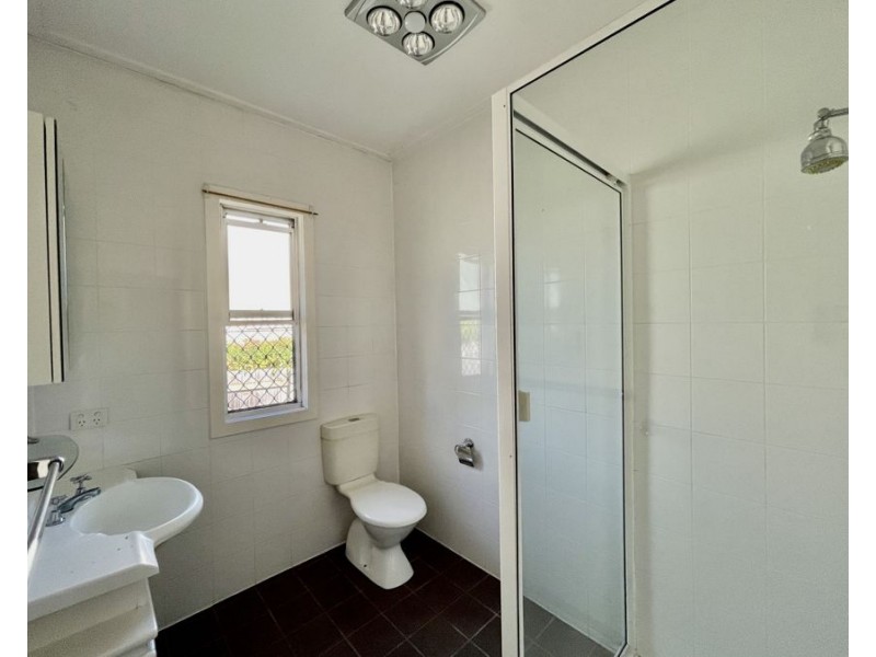 7 Queen Street, Newtown QLD 4305
