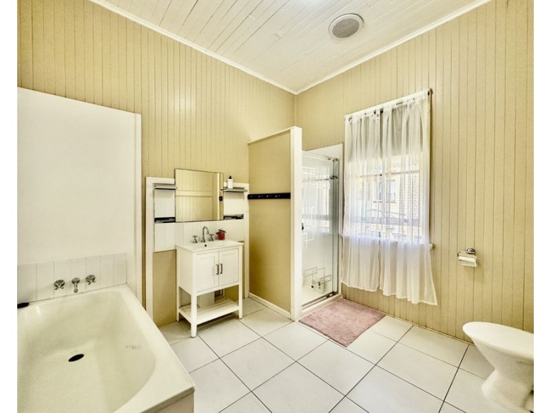 4 Feeney Lane, East Ipswich QLD 4305