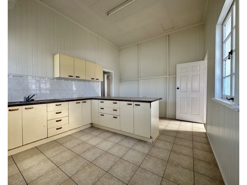 73 Downs St, North Ipswich QLD 4305