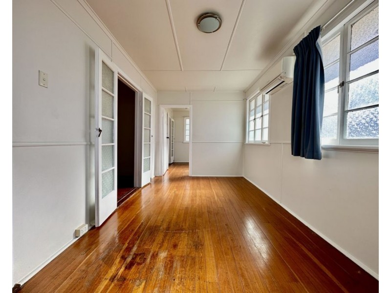 73 Downs St, North Ipswich QLD 4305