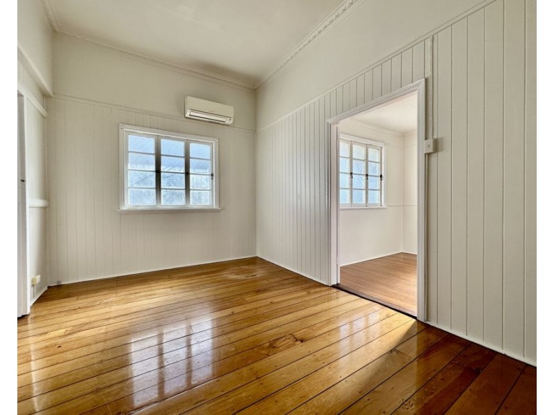 73 Downs St, North Ipswich QLD 4305