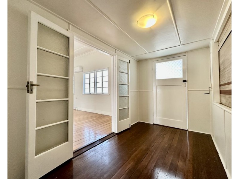 73 Downs St, North Ipswich QLD 4305
