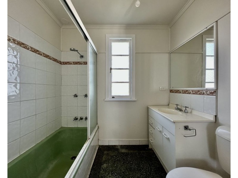 73 Downs St, North Ipswich QLD 4305