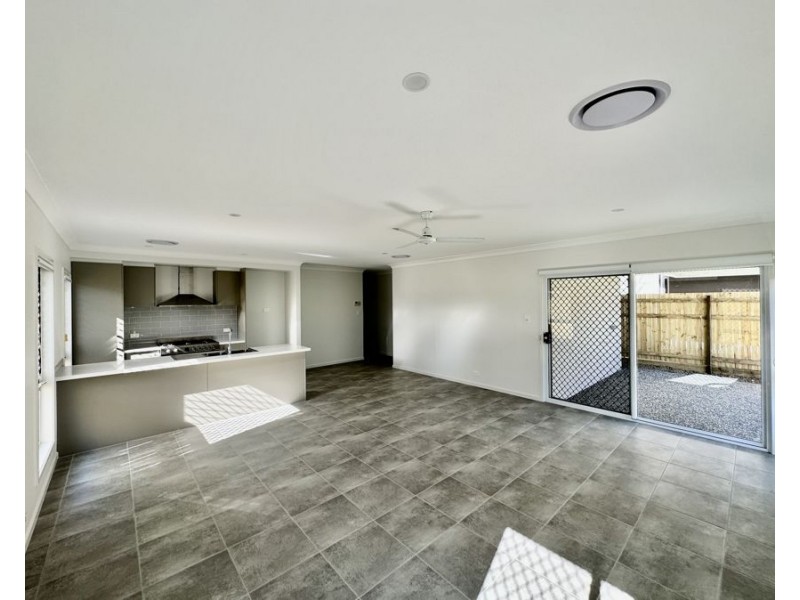 19 Bloomfield St, Pallara QLD 4110