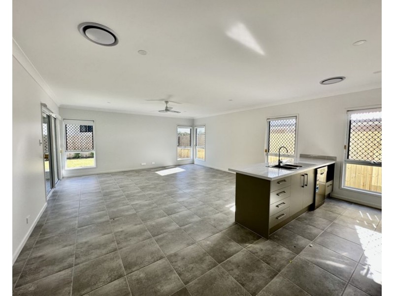 19 Bloomfield St, Pallara QLD 4110