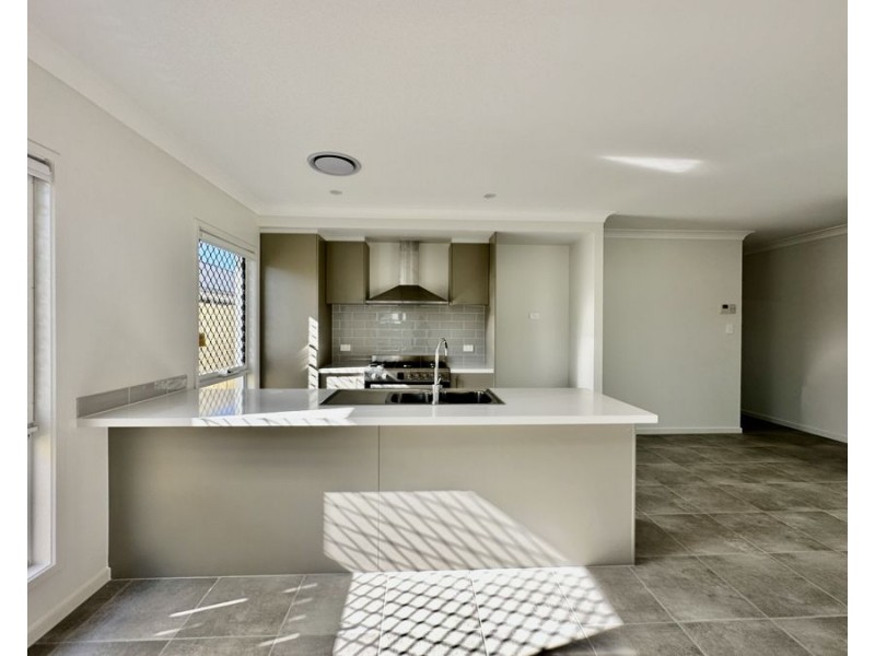 19 Bloomfield St, Pallara QLD 4110
