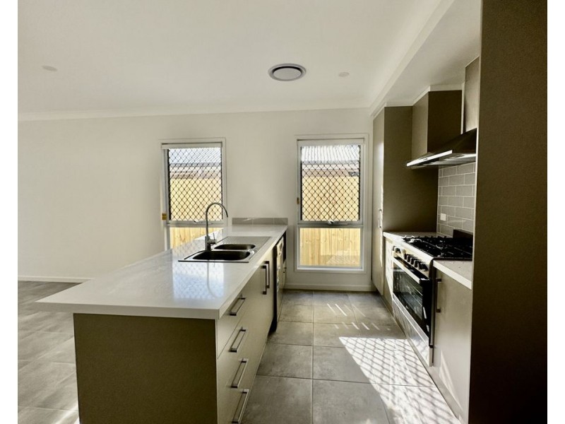19 Bloomfield St, Pallara QLD 4110
