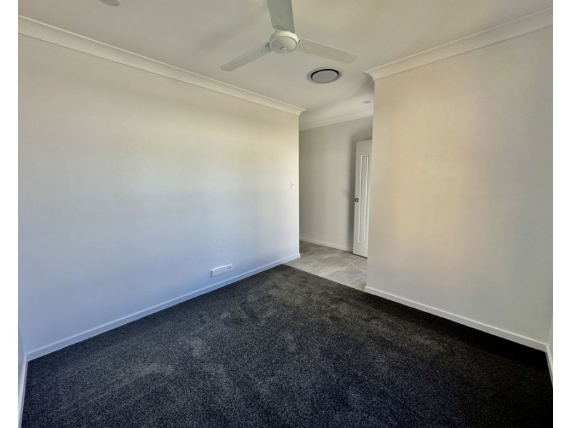 19 Bloomfield St, Pallara QLD 4110