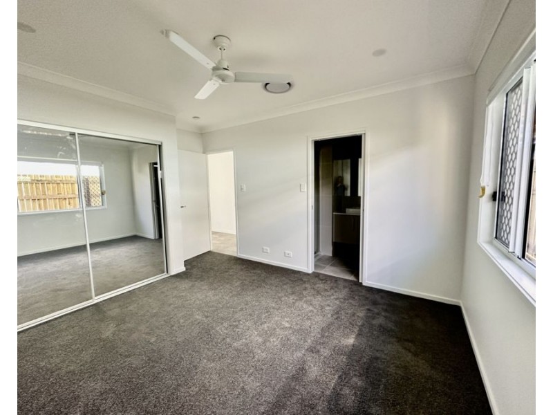 19 Bloomfield St, Pallara QLD 4110
