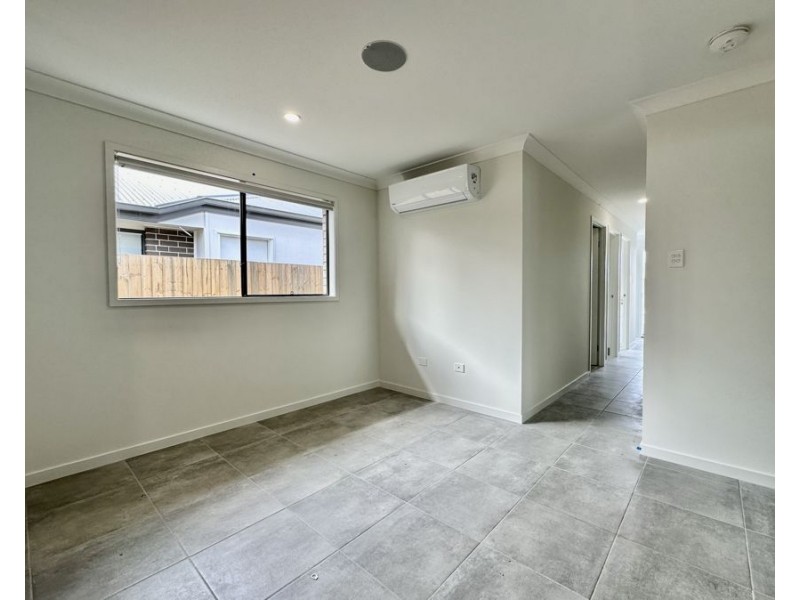 55 Dominique Way, Flinders View QLD 4305