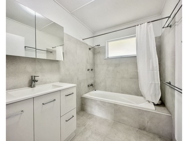 41 Clifton St, Booval QLD 4304