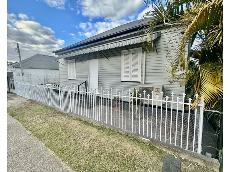 34 Warwick Rd, Ipswich QLD 4305