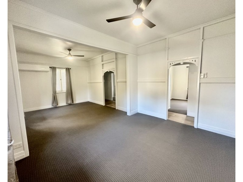 34 Warwick Rd, Ipswich QLD 4305