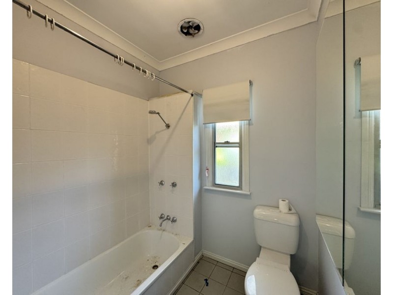 5 Samford Road, Leichhardt QLD 4305