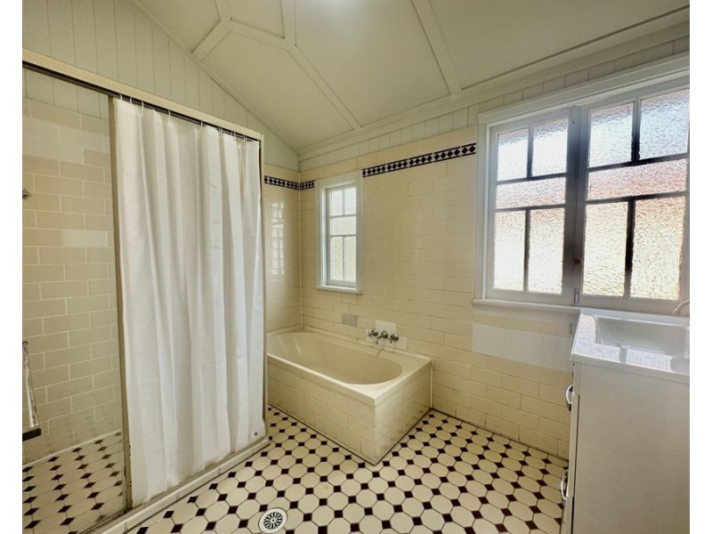40 The Terrace, North Ipswich QLD 4305