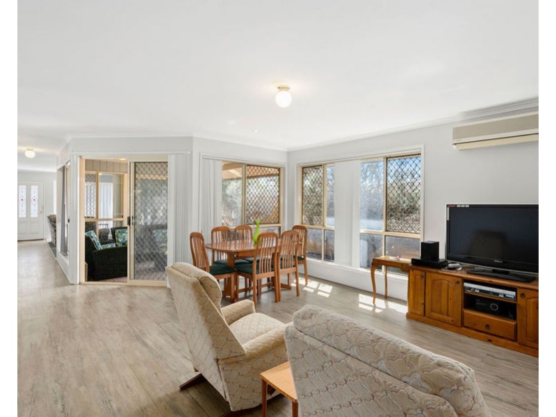 10 Diosma Close, Yamanto QLD 4305