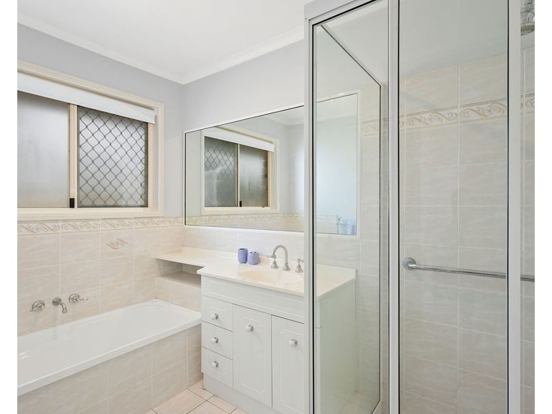 10 Diosma Close, Yamanto QLD 4305