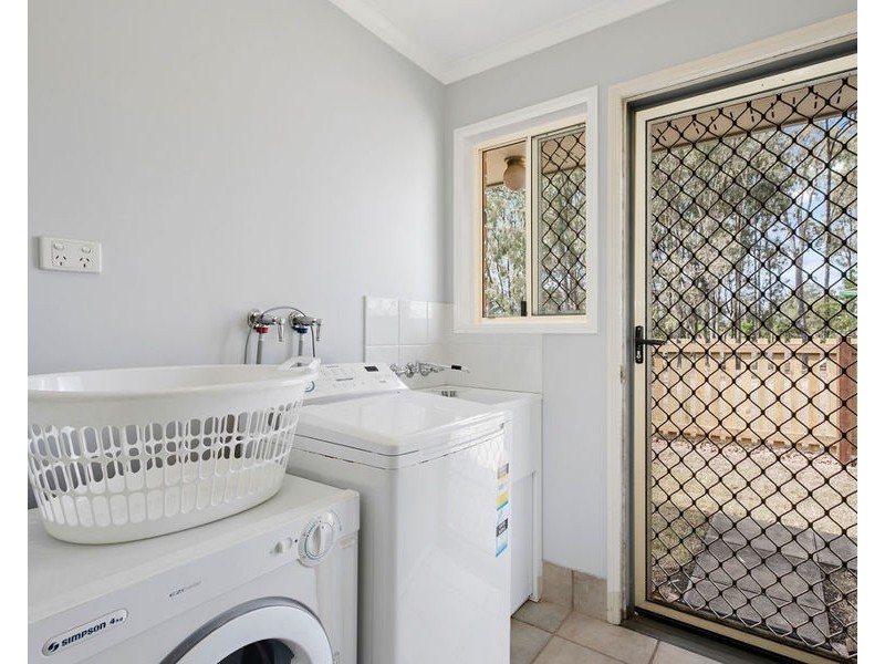 10 Diosma Close, Yamanto QLD 4305