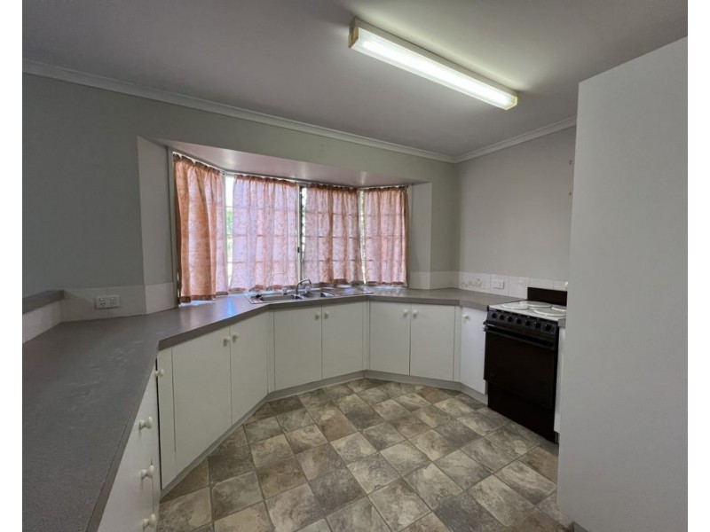 2/15 Wellington Street, Brassall QLD 4305