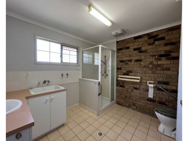 2/15 Wellington Street, Brassall QLD 4305