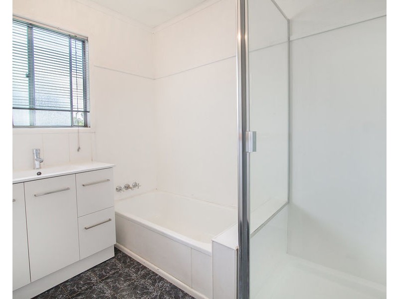 4 Duce St, Bundamba QLD 4304