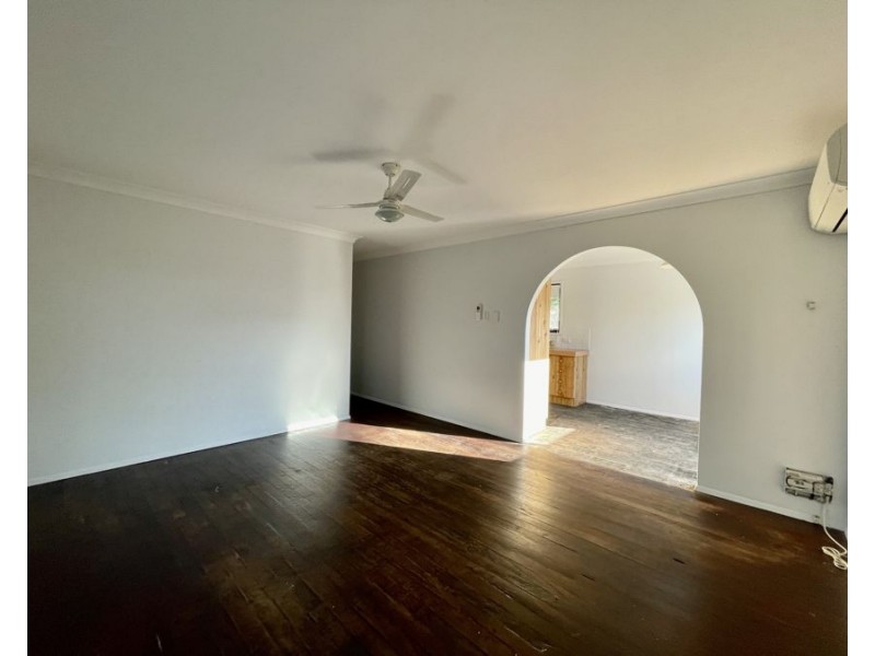 18 Nigel St, Redbank Plains QLD 4301