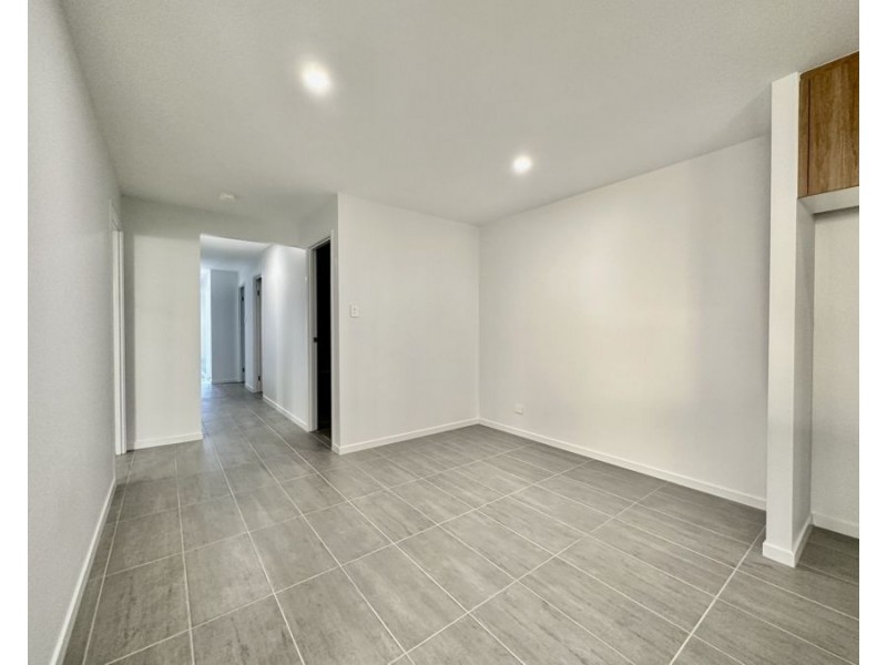 1/14 Lilium St, Ripley QLD 4306