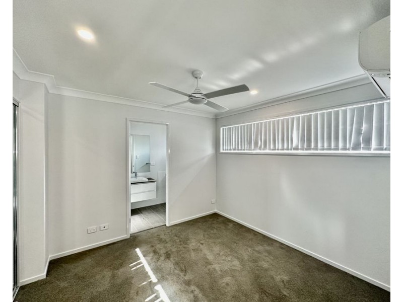 2/14 Lilium St, Ripley QLD 4306