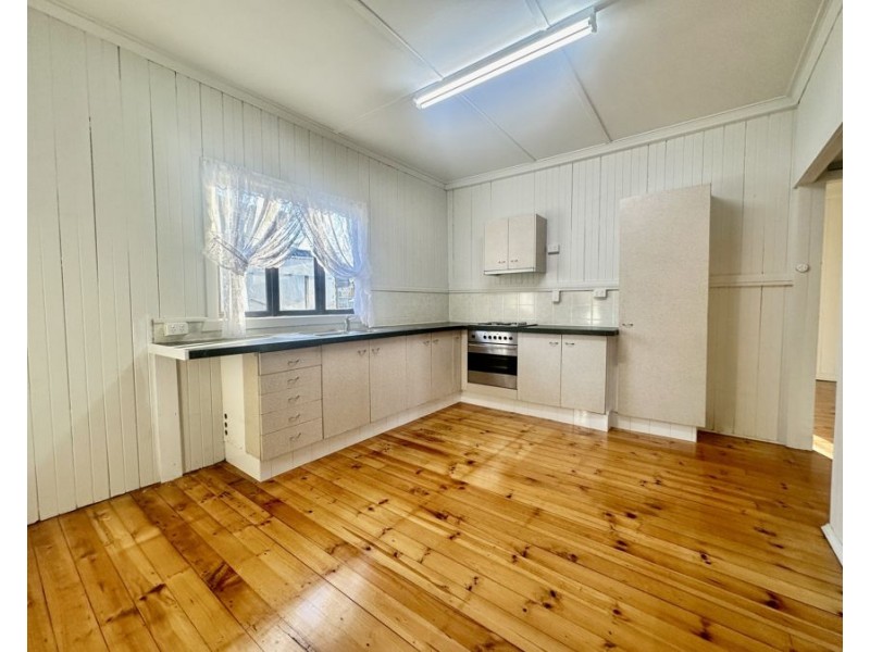 18 French St, Booval QLD 4304