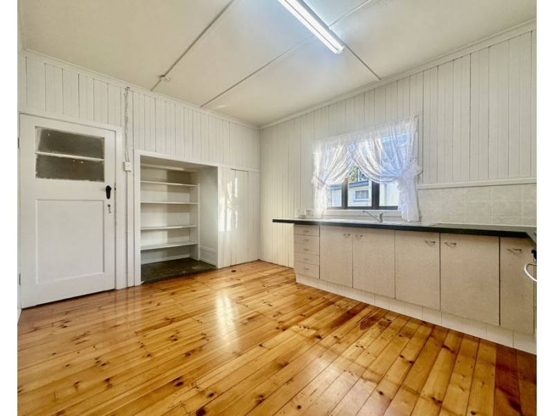 18 French St, Booval QLD 4304