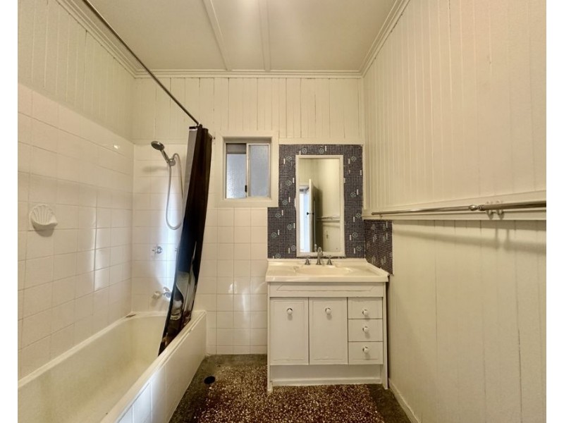 18 French St, Booval QLD 4304