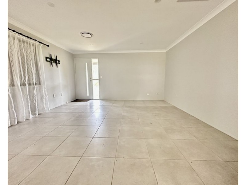 16 Melbury St, Willowbank QLD 4306