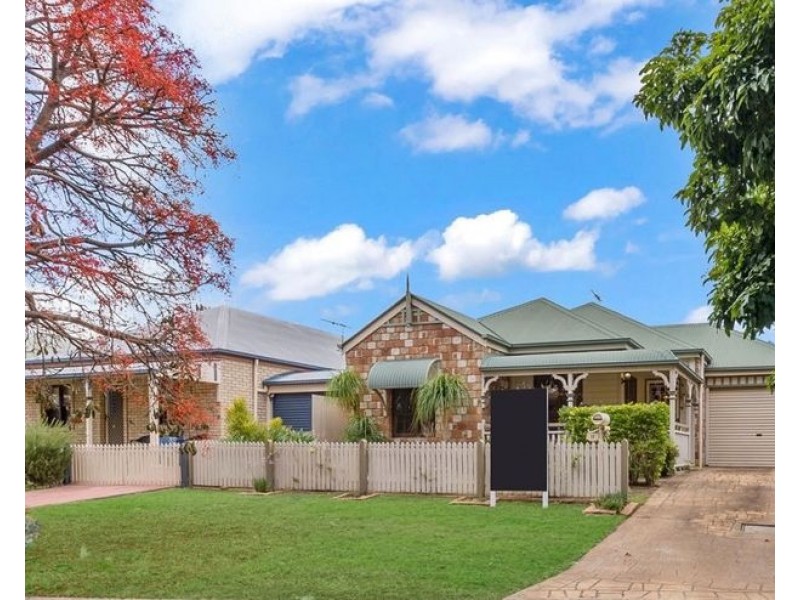 17 Hyde Place, Forest Lake QLD 4078