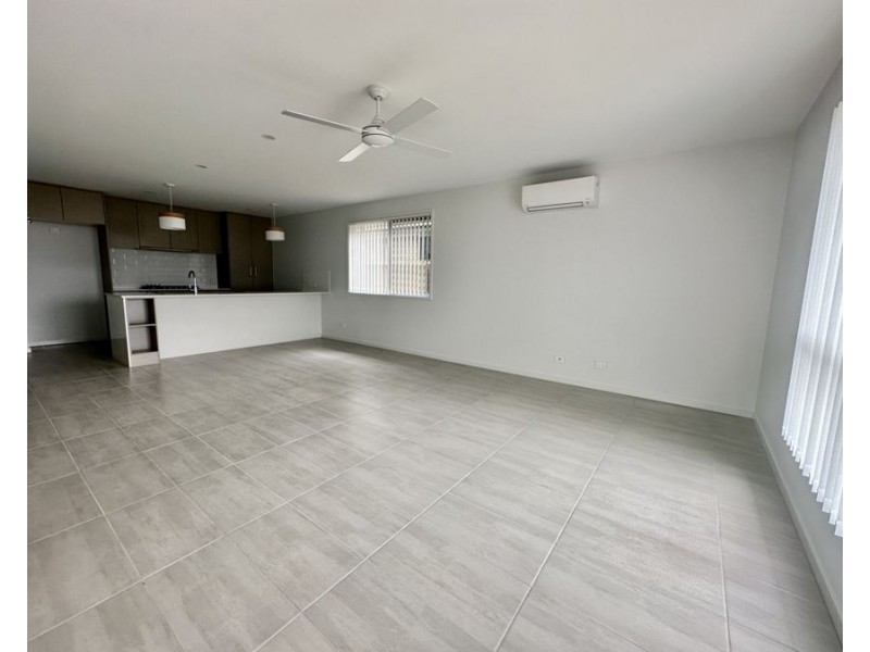13 Evelyn Cl, Deebing Heights QLD 4306
