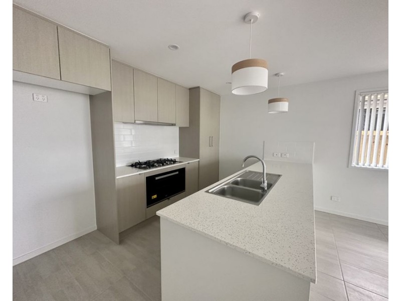13 Evelyn Cl, Deebing Heights QLD 4306