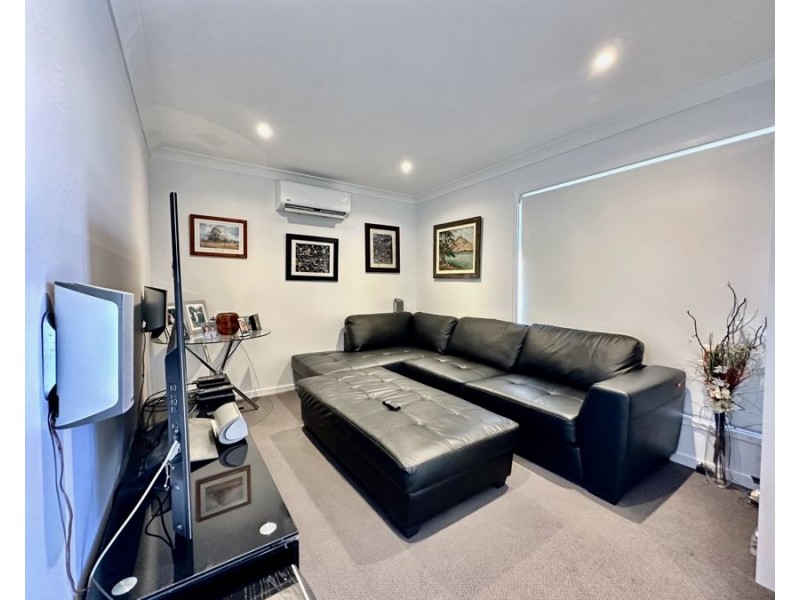 6 Langland Cct, Walloon QLD 4306