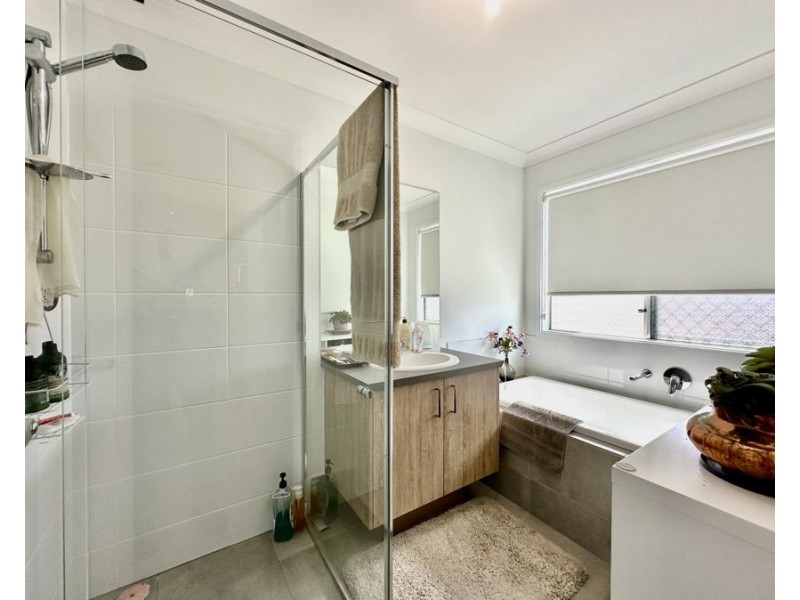 6 Langland Cct, Walloon QLD 4306