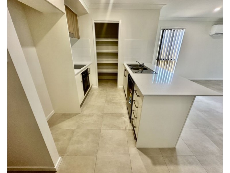 36 John Dr, Collingwood Park QLD 4301