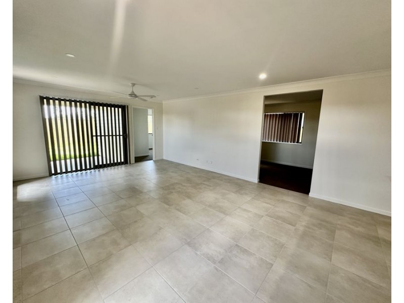 36 John Dr, Collingwood Park QLD 4301