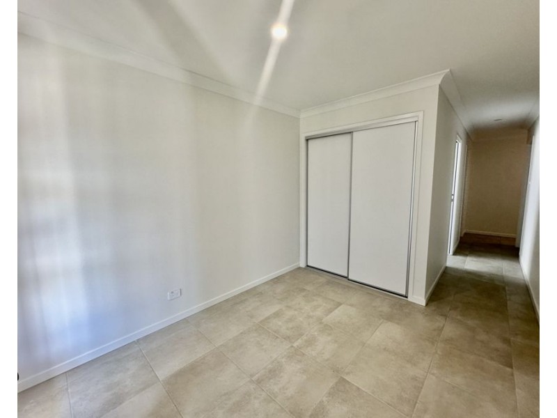 36 John Dr, Collingwood Park QLD 4301