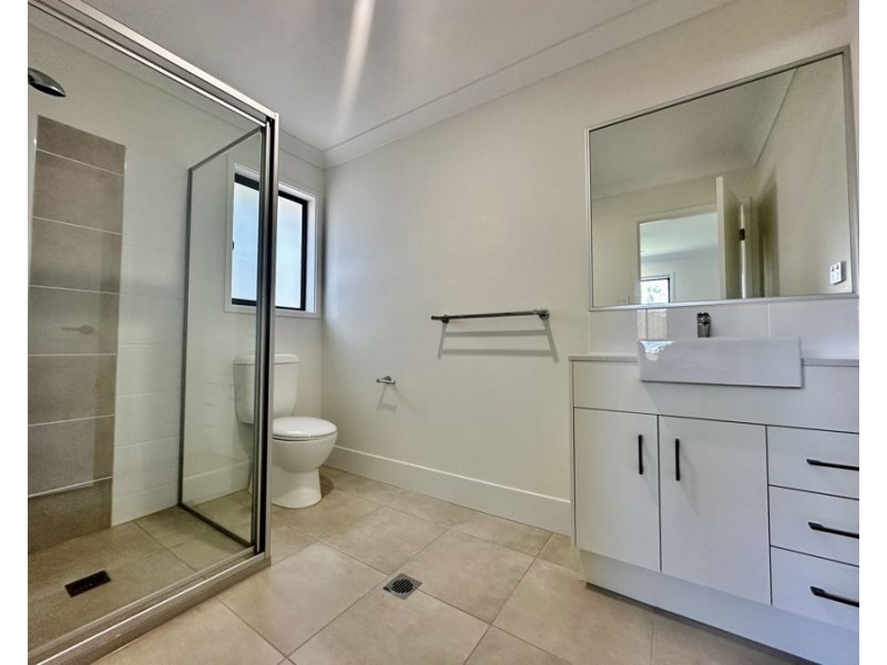 36 John Dr, Collingwood Park QLD 4301