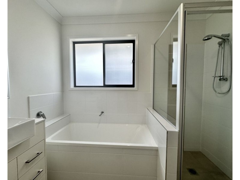 36 John Dr, Collingwood Park QLD 4301