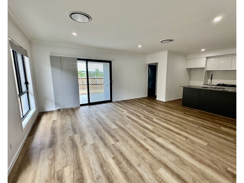 26 Potter Way, White Rock QLD 4306