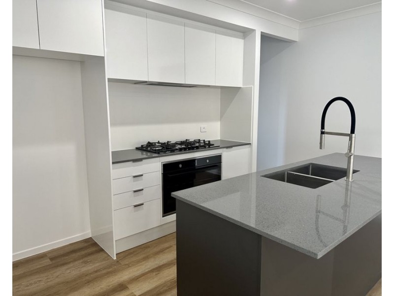 26 Potter Way, White Rock QLD 4306