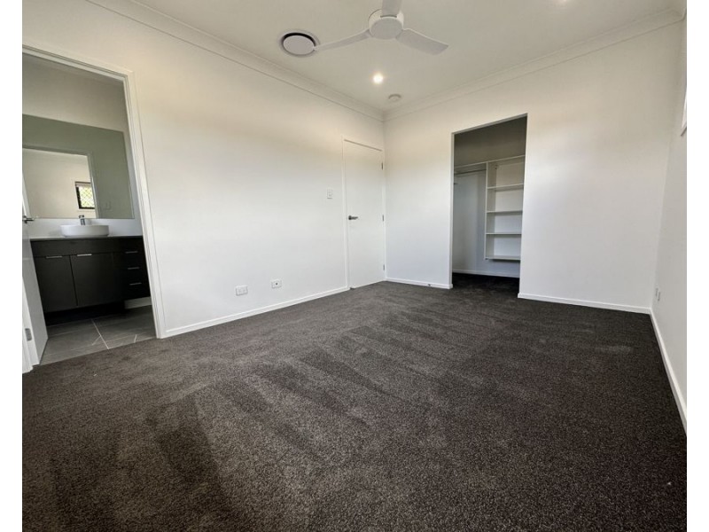 26 Potter Way, White Rock QLD 4306