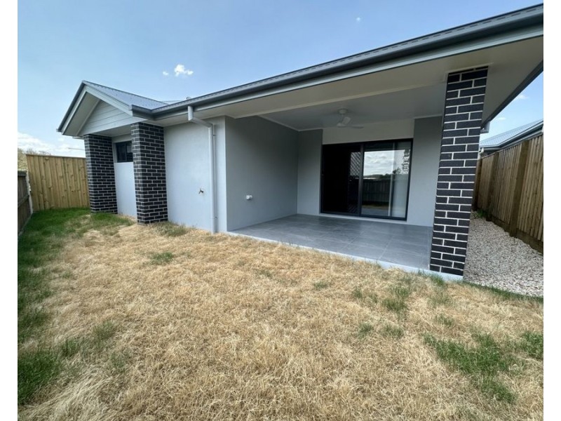 26 Potter Way, White Rock QLD 4306