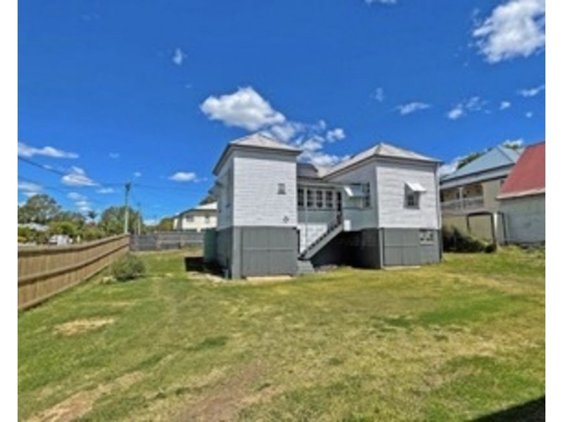 16 Panton Street, Woodend QLD 4305